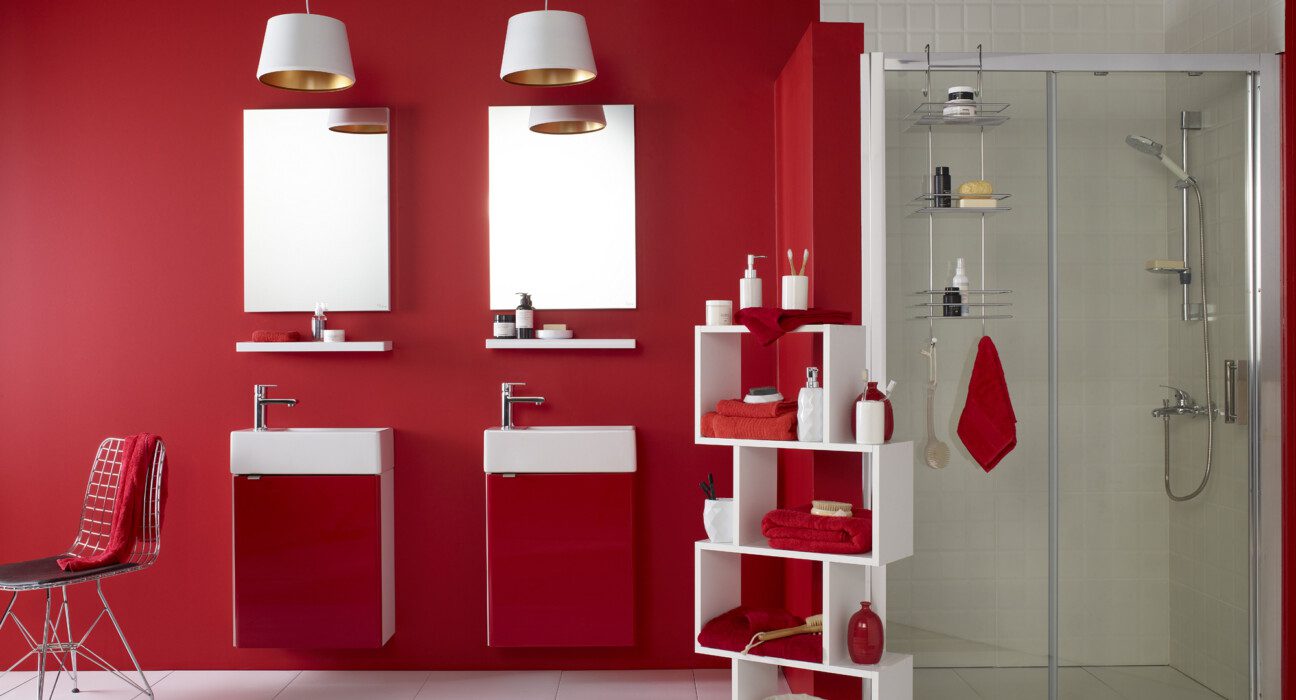 Modern kırmızı banyo
