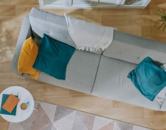 Akrilik Halı Nedir? Özellikleri, Avantajları, Dezavantajları