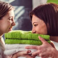Havlu Yıkama Rehberi: Sıcaklık, Deterjan, Yumuşatıcı