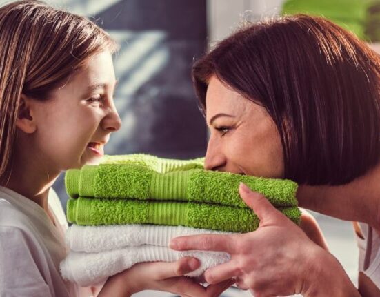 Havlu Yıkama Rehberi: Sıcaklık, Deterjan, Yumuşatıcı