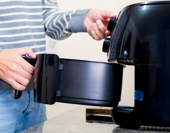 Airfryer Buz &Ccedil;&ouml;zme Nasıl Yapılır?