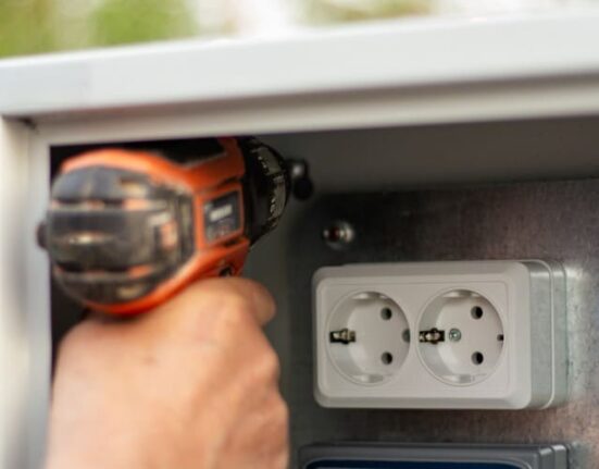 Priz Nasıl Takılır ve Değiştirilir? G&uuml;venli Y&ouml;ntemler