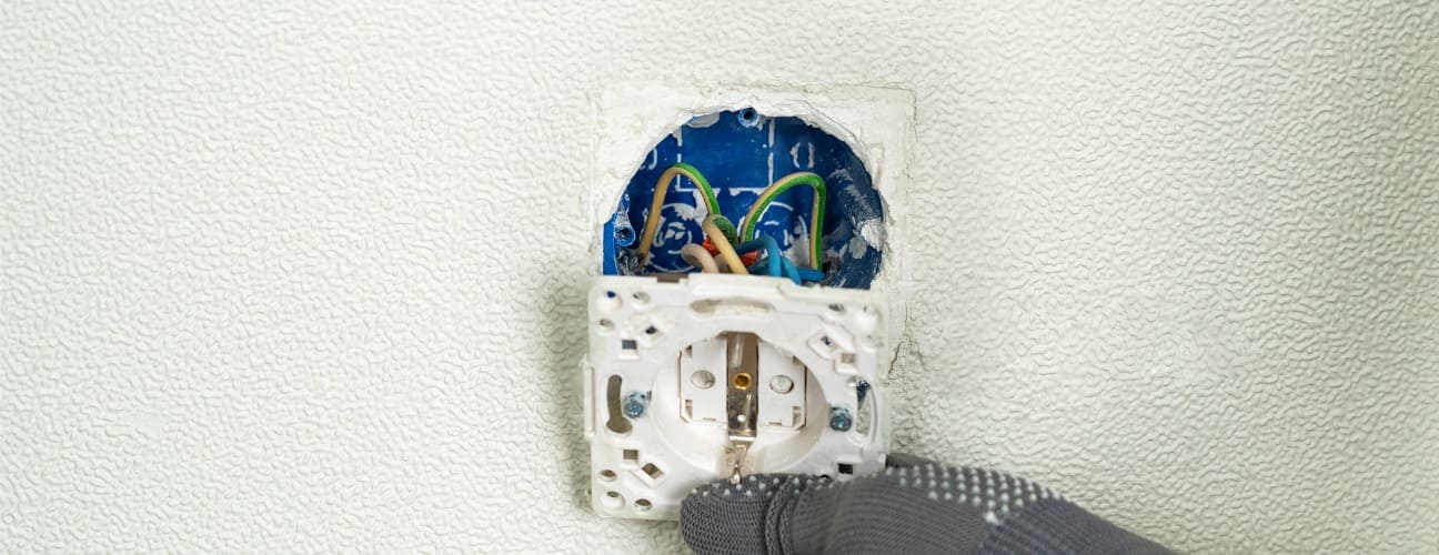 Priz Nasıl Takılır ve Değiştirilir? G&uuml;venli Y&ouml;ntemler