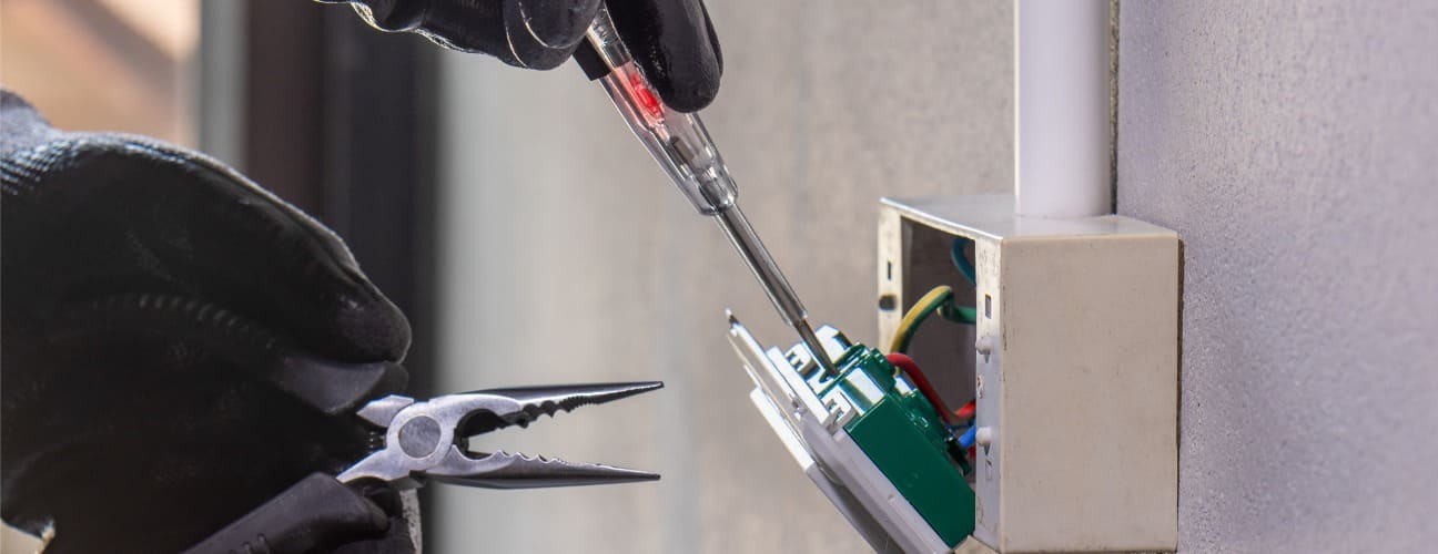 Priz Nasıl Takılır ve Değiştirilir? G&uuml;venli Y&ouml;ntemler