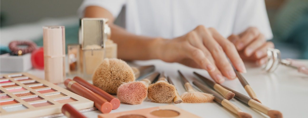 Makyaj Fır&ccedil;aları Nasıl Temizlenir?